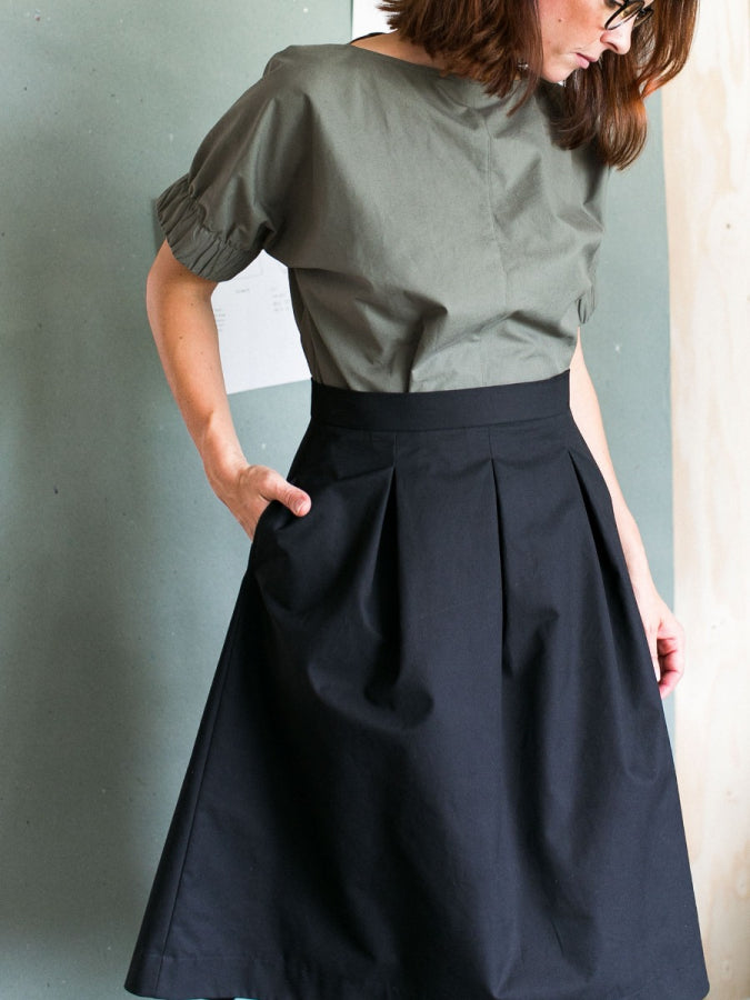 Papírový střih Three pleat skirt